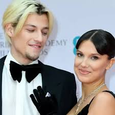 Millie Bobby Brown anunció su compromiso con el hijo de Bon Jovi