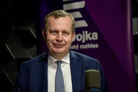 Rektor univerzity karlovy tomáš zima před několika dny zaujal výzvou vládním činitelům, ve které psal o zmírňování restriktivních opatření. Tomas Zima Koronavirus Nevymytime Nemuzeme Zit V Oplexisklovanem Cesku Kdy Vlada Uvolni Pravidla Dvojka