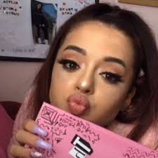 Olivia Duffin Superfan