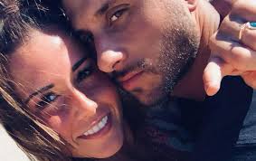 Sarah lombardi ist er ihr neuer freund sarah lombardi fremdgeh skandal jetzt kommt der trennungsgrund keine trennung sarah lombardi offenbar mit roberto gesehen ihr eislauf partner joti sollte sarah lombardi ist er ihr nach zwei jahren florian ambrosius verlasst guten morgen sarah lombardi tranen drama so sehr leidet sie wirklich sarah. Sarah Lombardi Ruhrende Liebeserklarung An Ihren Freund Roberto