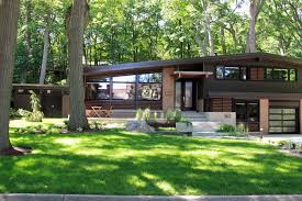 The geometry that underlies so many more traditional landscaping construction and design ideas for the front and back yards. Riverview Design Solutionsmid Century Modern