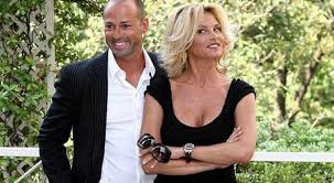 Le disavventure sentimentali di simona ventura hanno sempre appassionato il pubblico televisivo e in particolare i fan della focosa super simo e, soprattutto negli ultimi anni, c'è stato molto movimento nella vita sentimentale della conduttrice. Stefano Bettarini Confessa Non Parlo Da Due Anni Con Simona Ventura Ecco Perche