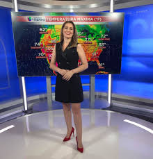 Elena Tabraue Continuan Las Temperaturas Calidas Sobre Facebook