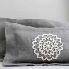 Lavanta Yastiklari Elisi Dantel Ile Dogal Keten Icerisindeki Cicegi Acmadan Toplanmis Lavanta Sayesinde Kokusunu Senelerce Kor Home Diy Bed Pillows Pillows