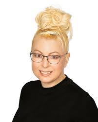 Pam Garrett's Instagram, Twitter & Facebook