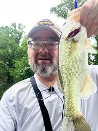 Trick to sell unwanted crawfish to pond owners