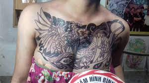 Có rất nhiều ý tưởng cho các hình xăm ngực như bộ lạc, thánh thư, sao, chim bồ câu, thiên thần và nhiều hơn nữa. Bit Ngá»±c PhÆ°á»£ng Hoang XÄƒm Hinh Binh DÆ°Æ¡ng Tattoo Tam Binh DÆ°Æ¡ng 093 379 6897 Zalo Face Youtube