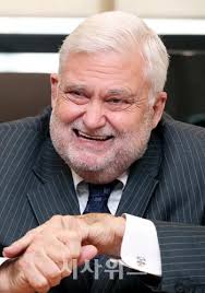 Van. P. Carter 인터뷰] UPIN&CO의 '글로컬(Glocalisation) 투자'가 일으킬 바람 < 시사위크가 만난 사람들  < 시·크한 인터뷰 < 기사본문