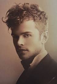 Bildergebnis Fur Mannerfrisuren Mit Locken Frisuren Manner Locken Frisuren Manner Locken Kurz Herrenfrisuren