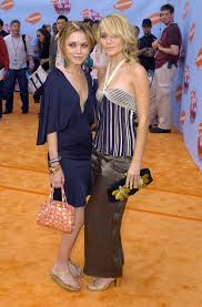 #the olsen twins look like one of them knows how you die and the other knows when you die #olsen twins #mary kate and ashley #miles jc #lezjc #chickenfarmersan. Mary Kate And Ashley Olsen S Style Evolution Popsugar Fashion