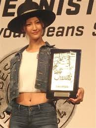 菜々緒さんたちの着こなし方を盗め ベストジーニスト賞 がお手本 4meee かっこいい女性 女性 女の子