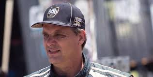 EL PRESI DEL "PROCAR 4000" **ADRIAN CIOCCI**, VIENE DE BAJARSE DEL CHIVO  400 DE **"TC REGIONAL"**, PARA SUBIRSE A LA CHEVY EX FERRANDO Y CORRER EN  EL **"TC RIOPLATENSE"**!! El piloto