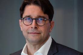 Daniel Molin: Sverige rustar men glömmer vården