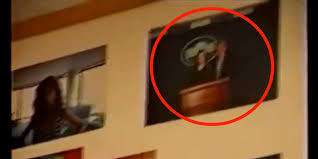 2005 Video Seems To Show Epstein And Maxwell Posing In White House Business Insider Cbs news chief white house correspondent major garrett has the latest.
