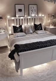 37 Creative And Small Bedroom Design And Decoration Ideas Part 29 Apartment Bedroom Decor Bedroom Decor For Women Bedroom Decor Master For Couples