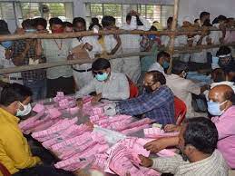 The samajwadi party only managed to retain power in malhani as lucky yadav defeated independent candidate dhananjay singh by 4,632 votes in his late father parasnath yadav's bastion. Egy94mp1epqedm