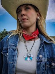 Kick up your heels y'all!!! 2021 is outta here🎉🎉🎉  ............................. . . . . . #happynewyear #buhbye2021👋  #happynewyearfromtresjavelinas #tresjavelinasjewelry