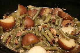 Old fashioned green beans and taters / green bean tater tot casserole | neighborfood : Southern Style Green Beans I Heart Recipes