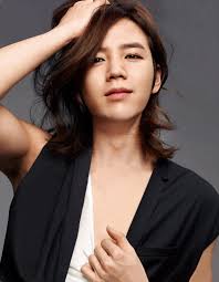 Sama seperti il woo, kabar jang geun suk yang memeluk agama islam pun sempat menghebohkan penggemar pada 2007. 5 Seleb Korea Yang Beragama Islam Jadiberita Com