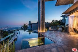 La peluche pour le noël des enfants. Cyril Hanouna Offers Himself An Eagle S Nest Villa Overlooking Los Angeles World Today News