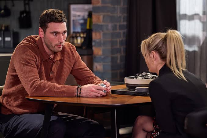 Coronation Street spoiler: Kit makes a shocking confession to Sarah