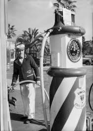 Union Gas Southern Ca 1931 Gas Station Service Station Old Gas Stations