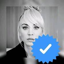 Kaley Cuoco fun page