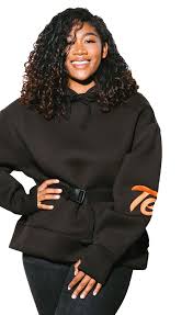 Aunque era sabida que esta sería su última temporada en el club bávaro, el austríaco fue una pieza importante. Leopoldstadt Darose David Alaba Und Seine Schwester Im Zweiten Wiener Bezirksblatt