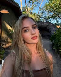 Valerie Bello's Instagram, Twitter & Facebook