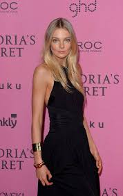 When she was young, her classmates often teased her about her thin physique, some claiming it was caused by illness. Ezt Viselte Mihalik Eniko A Victoria S Secret Afterpartin