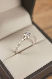Jewelry Stores Near Me That Buy Pearls Per Small Simple Rings Silver Save Simple Gold O Simple Engagement Rings Jewelry Rings Engagement Floral Engagement Ring