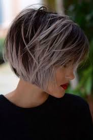 Coupe de cheveux court femme 60 ans. Coupe Courte Coloree Coupe De Cheveux Carre Court Pour Cheveux Fins Cheveux Courts