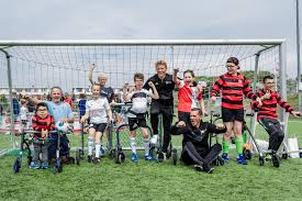 In engeland bevinden zich de oudste voetbalclub ter wereld (sheffield fc). Frame Voetbal Dirk Kuyt Foundation
