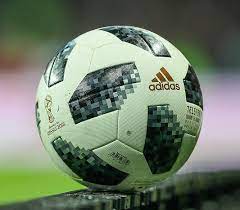 För fyra år sedan amerikansk ett gäng lojotjejer grunda ett lag i amerikansk fotboll i lojo. Vm Bollen 2018 Flyger Kortare An Den I Brasilien Vm Kth