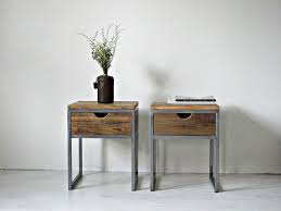 Table De Chevet Industriel Bois Et En Acier Chevet Bois De Grange Recupere Rustique Rustique Et Industriel Recupere Grange Meubles En Bois En 2020 Table De Chevet Industrielle Table De Chevet