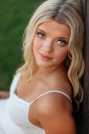 Hey all! Is there any photography venders in the group? And how to start  vending?