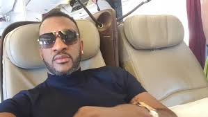 J'ai décidé de donner plus de force aux humoristes ! Je vous demande d'être  patient avec eux . Il y'a tellement d'humoristes talentueux dans l'ombre ,  j'ai hâte de vous les faire