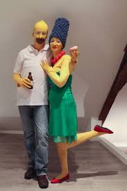 Il est amoureux de marianne. Top Des Idees De Costumes Pour Une Soiree Deguisee A Deux Ou A Plusieurs Deguisement Simpson Idees De Deguisement Deguisement Halloween Couple