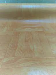 Jual karpet plastik vinyl 1 roll untuk alas meja dan lantai (15 meter): Karpet Lantai Plastik Motif Kayu Satu Bangsaku