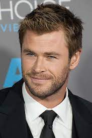 On the haircut, hemsworth told entertainment weekly, it was nice not to have to sit in the makeup chair for that hour each morning.it felt like a rebirth for me as the actor but also as the character. in ragnarok, a word alluding to 'the apocalypse' in norse mythology, thor finds himself stranded on a desolate planet where he's forced to compete as a gladiator (hopefully topless). How To Get Chris Hemsworth Thor Ragnarok Haircut Menshaircuts Com