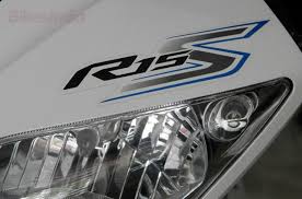 01737836312, m/s goura motors address: Difference Similarities Between New Yamaha R15 S And R15 V2 0 Bikesmedia In
