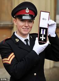 Female british army dress uniform. Female Army Medic Sarah Bushbye Awarded Military Cross For Extreme Courage Daily Mail Online
