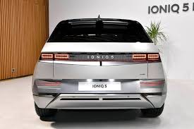 Hyundai says the ioniq 5 includes elements like 'parametric pixels', which seems to be the design philosophy of this vehicle. The New Hyundai Ioniq 5 Pure Electric Car With A Longer Wheelbase Than Palisade And Additional Power Supply Is Officially Released Car News International Car News 6park News En