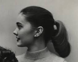 18 Go Anywhere Hair Inspiration Whether You Are Having A Meeting Between Rehearsals Or Trying To Tame Vintage Hairstyles 1950s Hairstyles Hair Inspiration