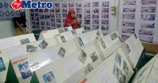 Pondok pesantren merupakan tempat yang indah sekaligus horor untuk menuntut ilmu. Pengetua Pondok Pak Ya Simpati