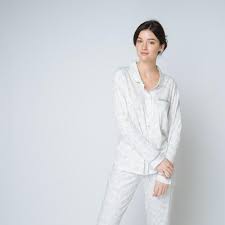 Le pyjama femme est le vêtement d'intérieur que toutes les femmes adorent. Ensembles Et Pyjamas Femme 3 Suisses
