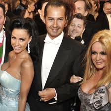 3 out of 5 stars. Katie Price Dieter Bohlen Thomas Gottschalk Beim Wiener Opernball Stars