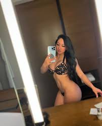 Misslee403 on X: RT if I should retake this pic, but naked 😈 linkinbio  t.coBLHUYqcpwe  X