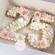 Backyardweddings Celebrations Donutdecorations Flowergarland Goldweddinggowns Minimomentcelebrati 25 Geburtstagskuchen Cupcake Kuchen Zuckerplatzchen