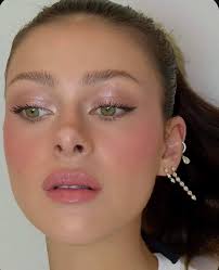 توووفر بعد عنااء😍 (( شررراب مسمن للخدود ومتووفر عااام)) وجهكم ضعيف وماعندج  خدود بسبب الدايت او ذبل بسبب الحمل 🥲 المنتج لملئ الوجنتين ،، اول مرة  انشرلكم شي ينفخ الخد لان اغلب